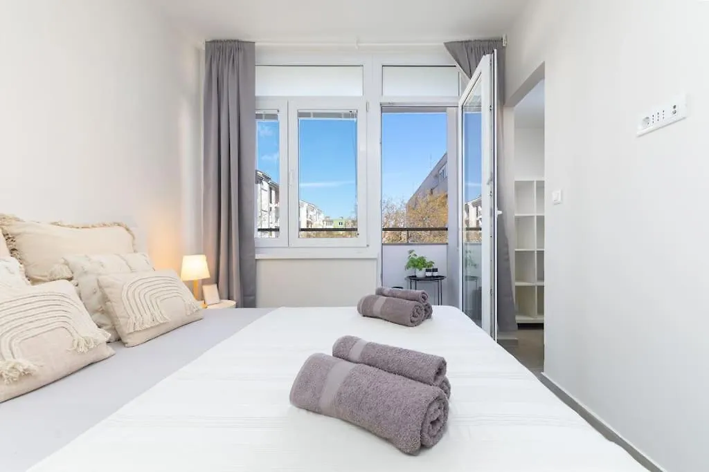Apartman Noa Pula 0*,  Croatia