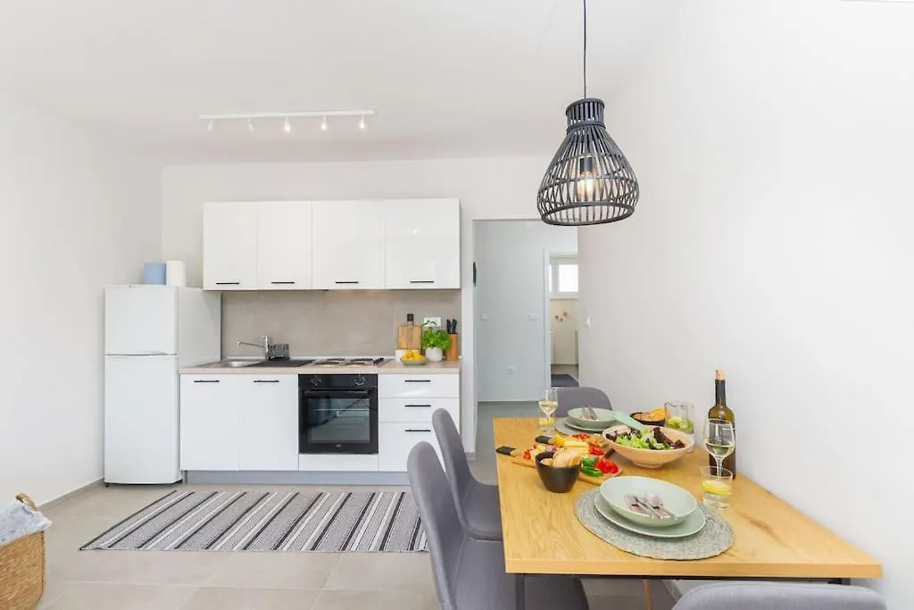 Apartman Noa Pula 0*,  Croatia